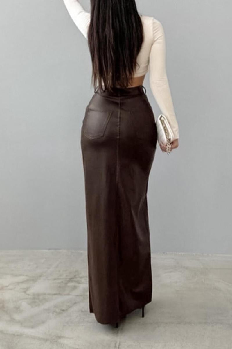 Versatile Leather Skirt: Sleek and Sophisticated